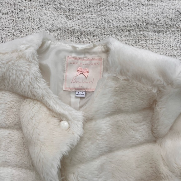 Brand New Girls Janie and Jack White Faux Fur Kids Coat - Picture 3 of 4